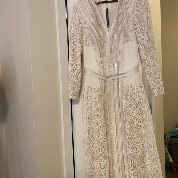 AMAZING Tadashi shoji Nude lace dress💫 - Picture 2 of 9